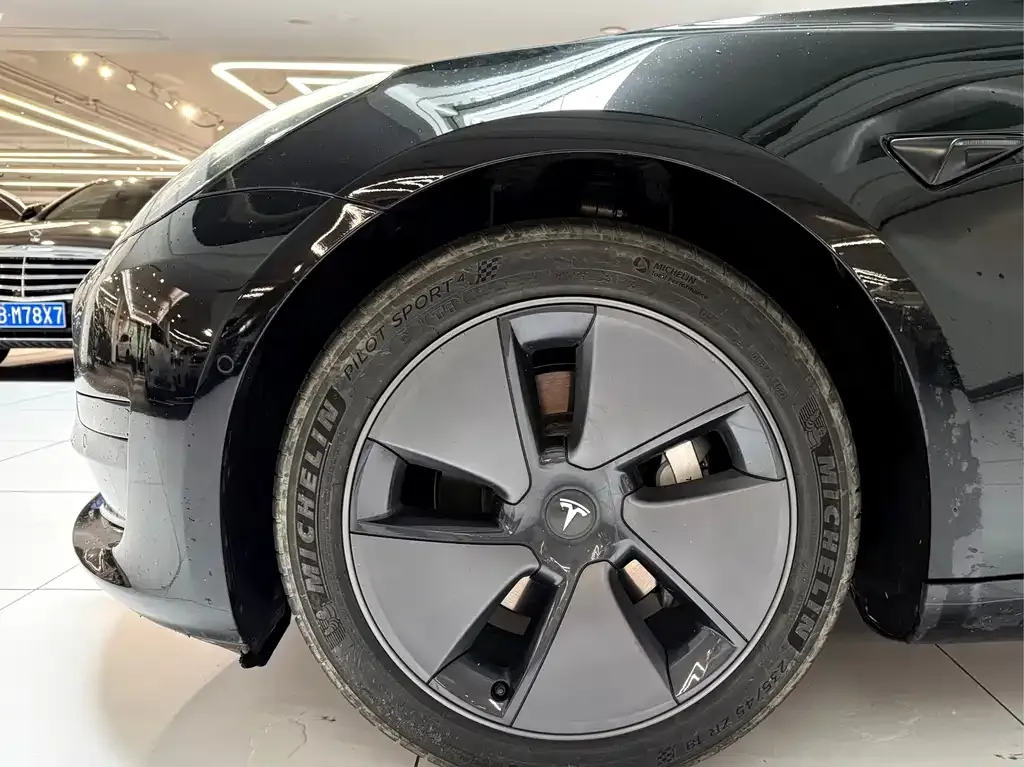 Tesla Model 3 — фото 2