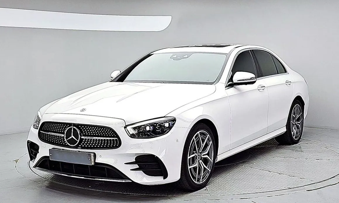 Mercedes-Benz E-Class — фото 1