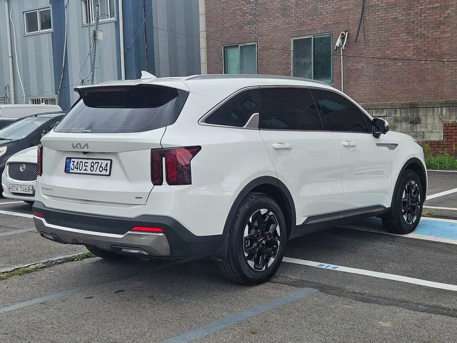 Kia Sorento — фото 7