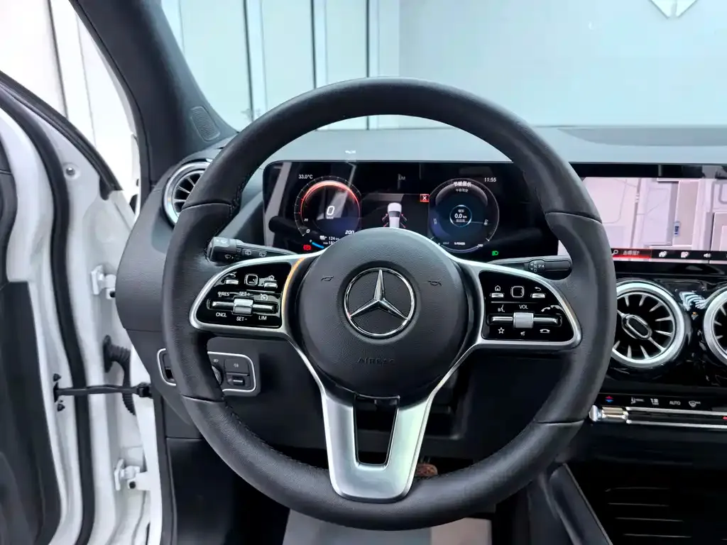 Mercedes-Benz EQA — фото 2
