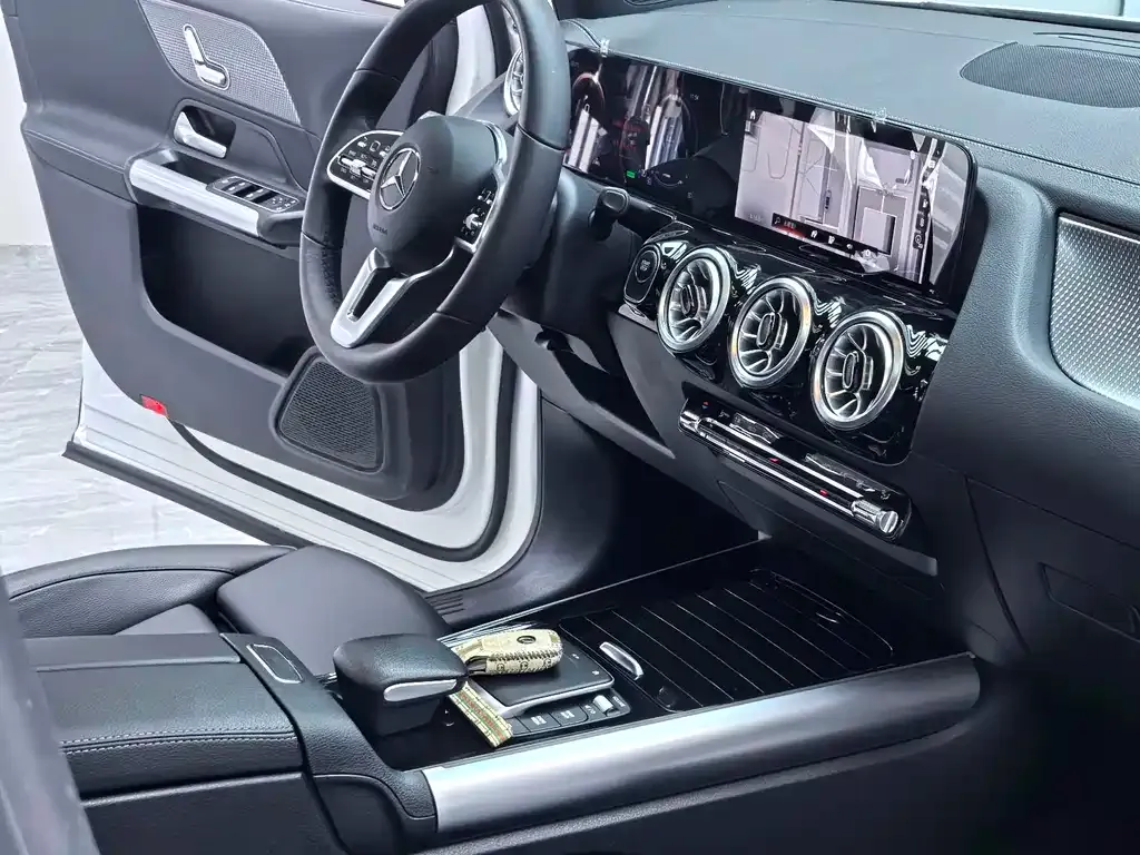 Mercedes-Benz EQA — фото 10