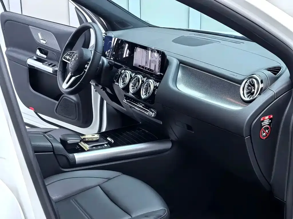 Mercedes-Benz EQA — фото 7