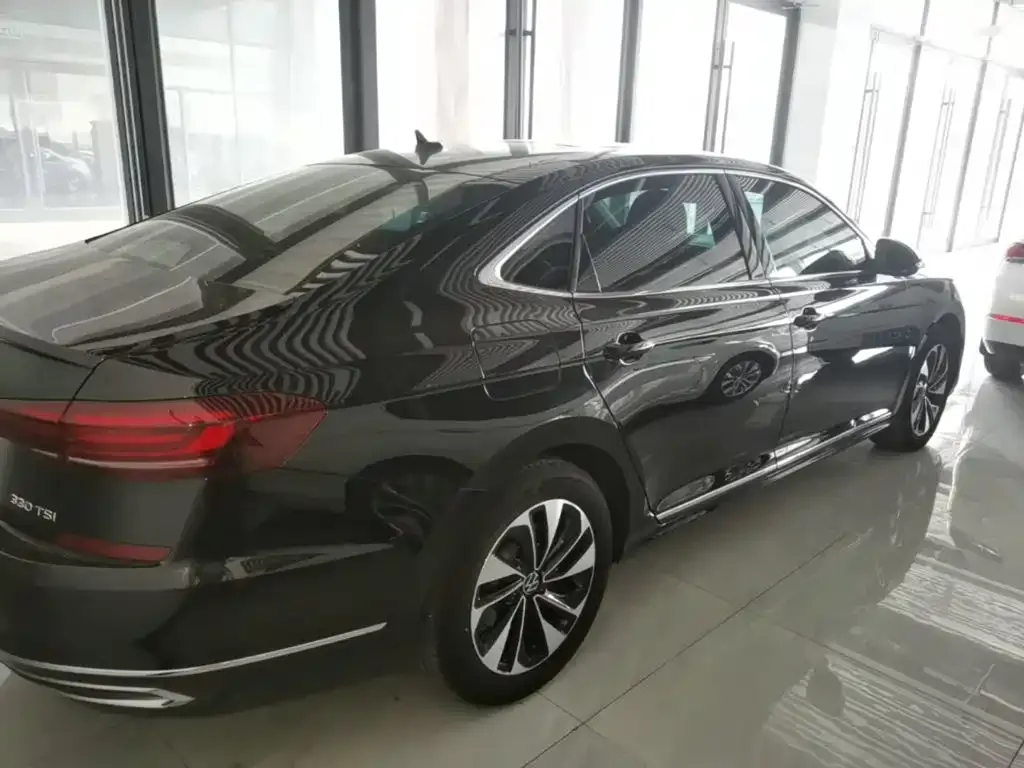 Volkswagen Passat — фото 7