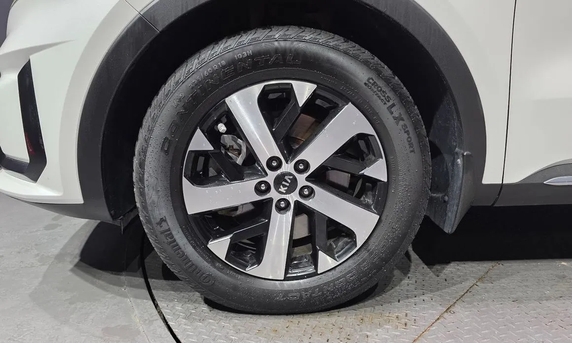 Kia Sorento — фото 10