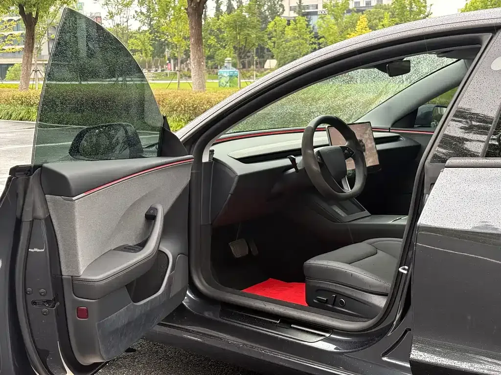 Tesla Model 3 — фото 4