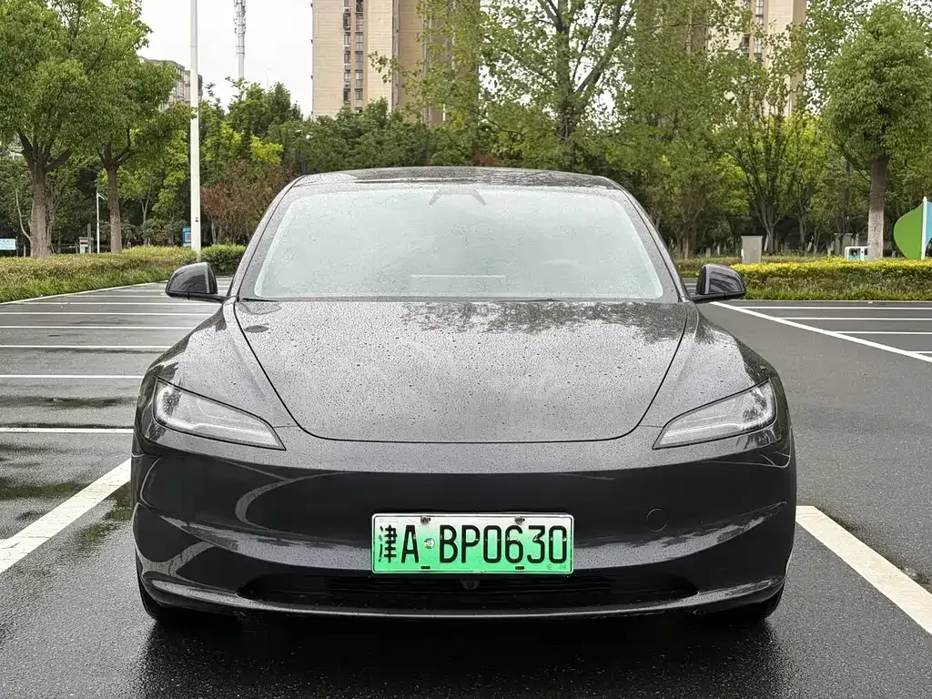 Tesla Model 3 — фото 9