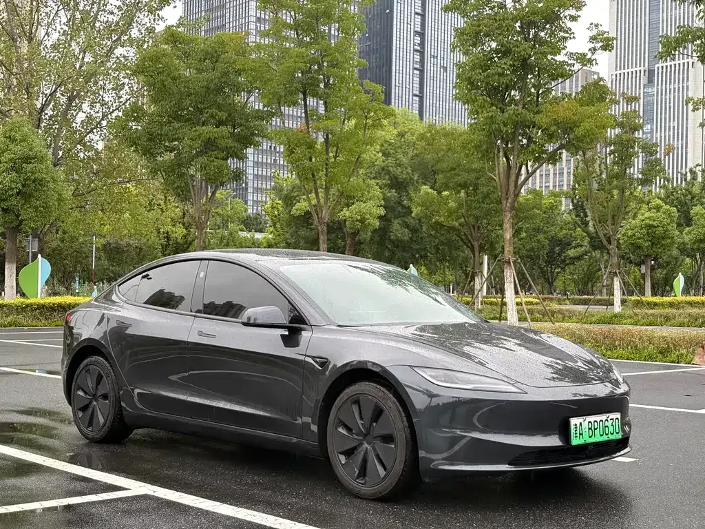 Tesla Model 3 — фото 7