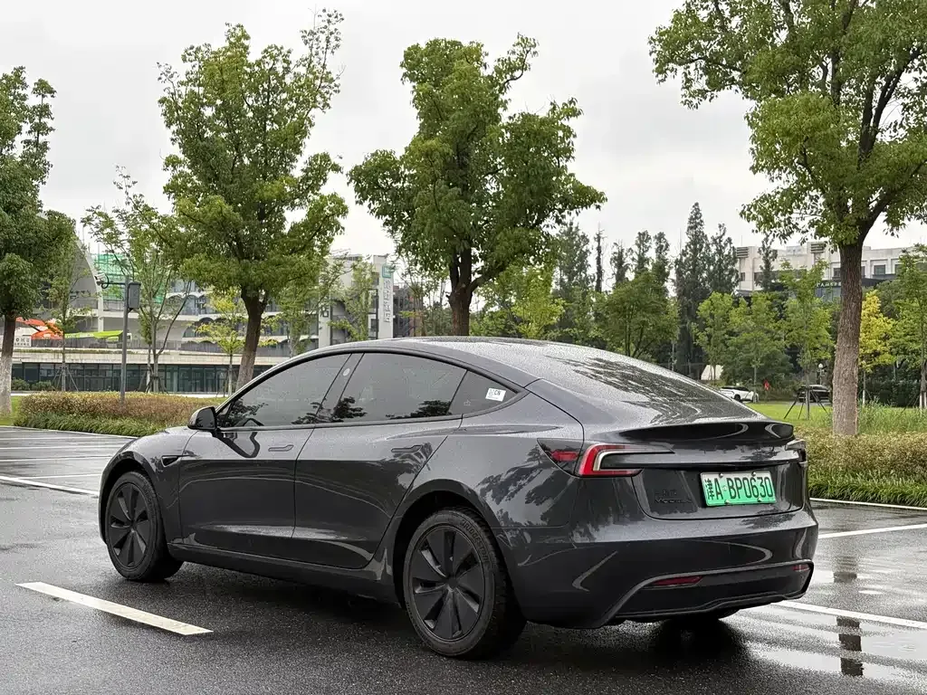 Tesla Model 3 — фото 10