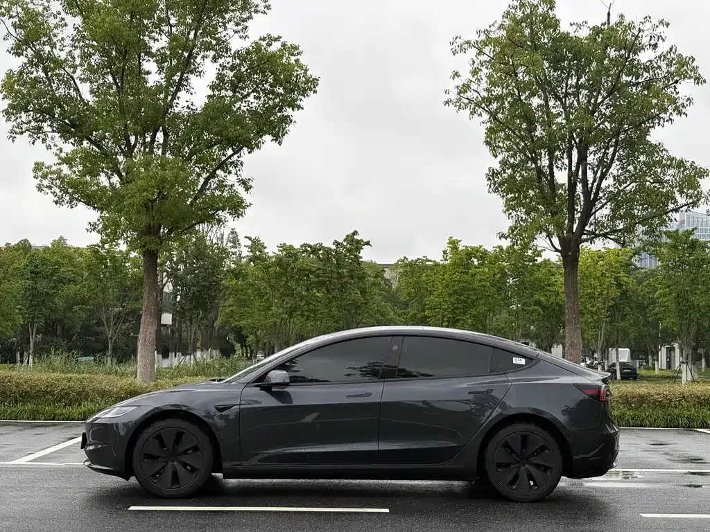 Tesla Model 3 — фото 8