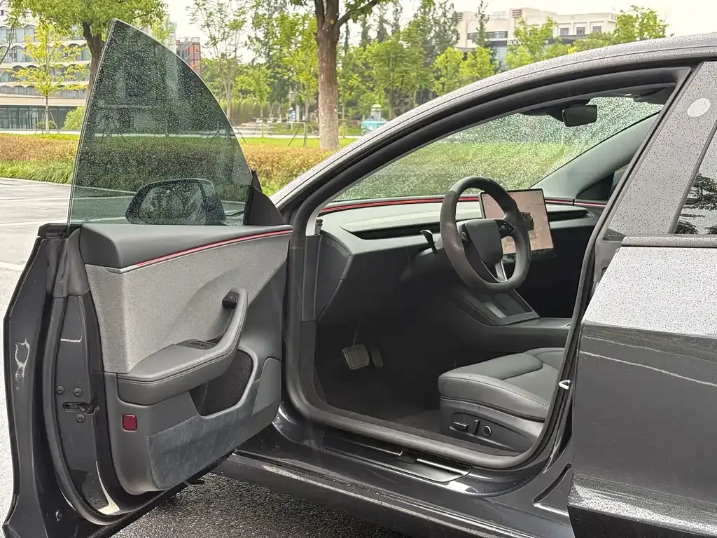 Tesla Model 3 — фото 2