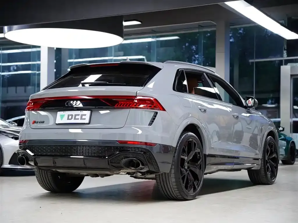 Audi RS Q8 — фото 9