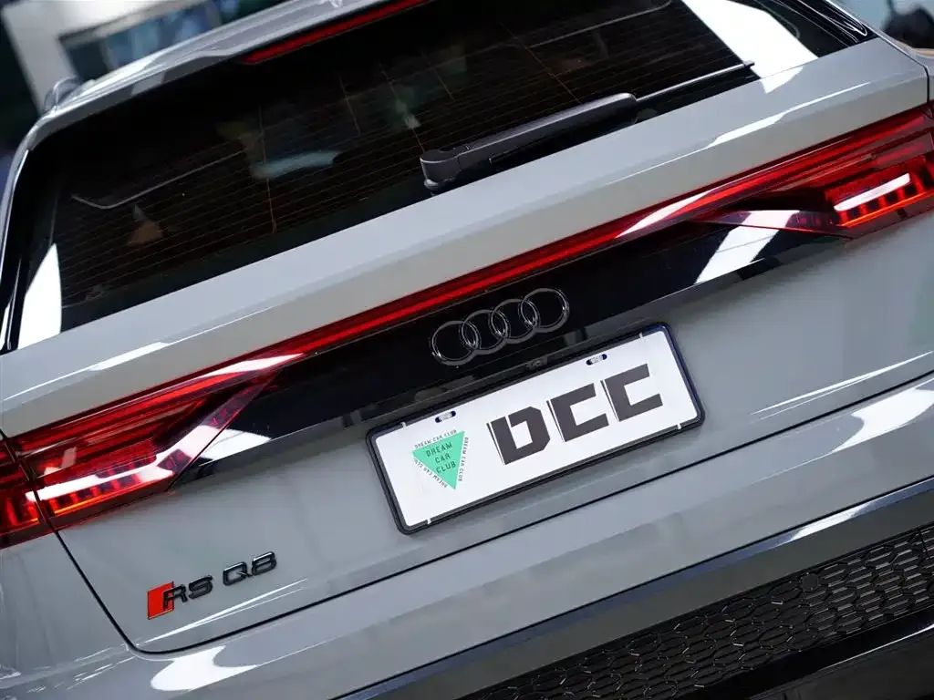 Audi RS Q8 — фото 7