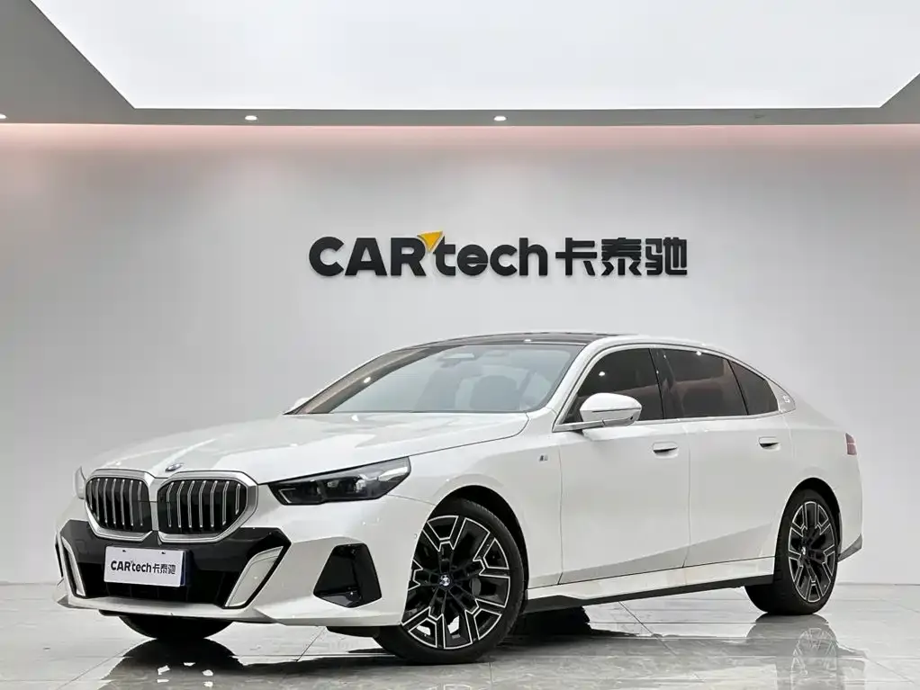 BMW 5 Series — фото 1