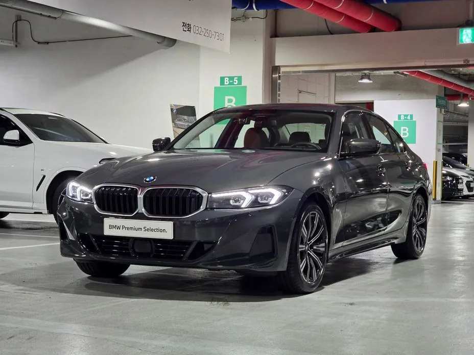 BMW 3-Series 320i 1