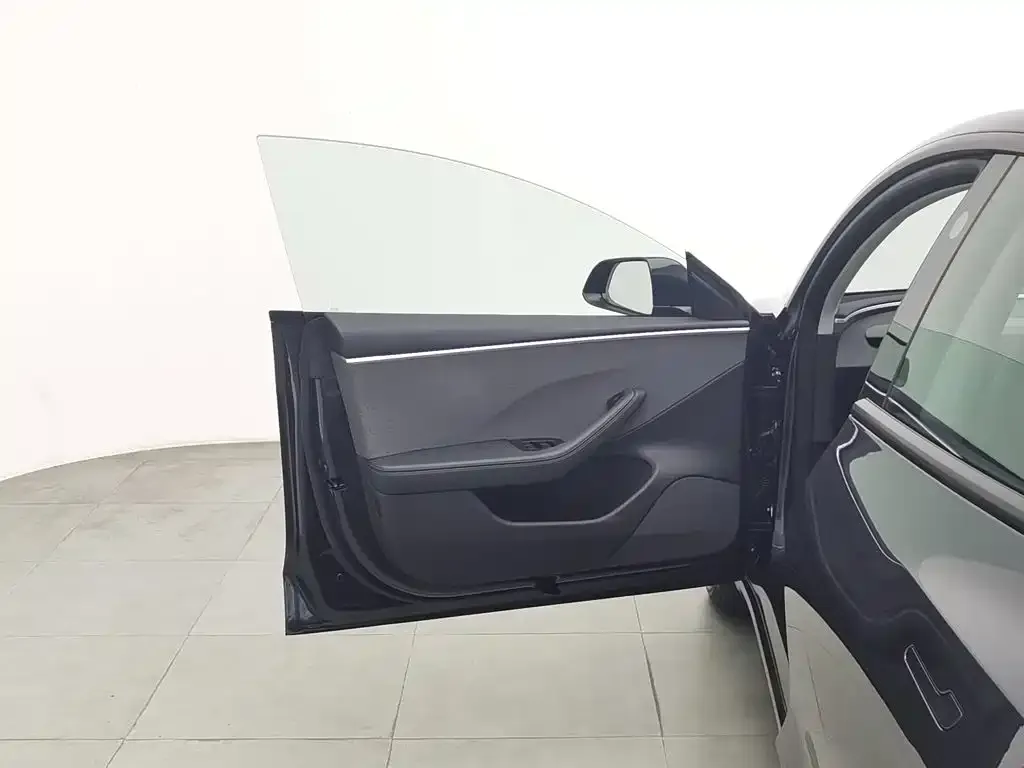 Tesla Model 3 — фото 3