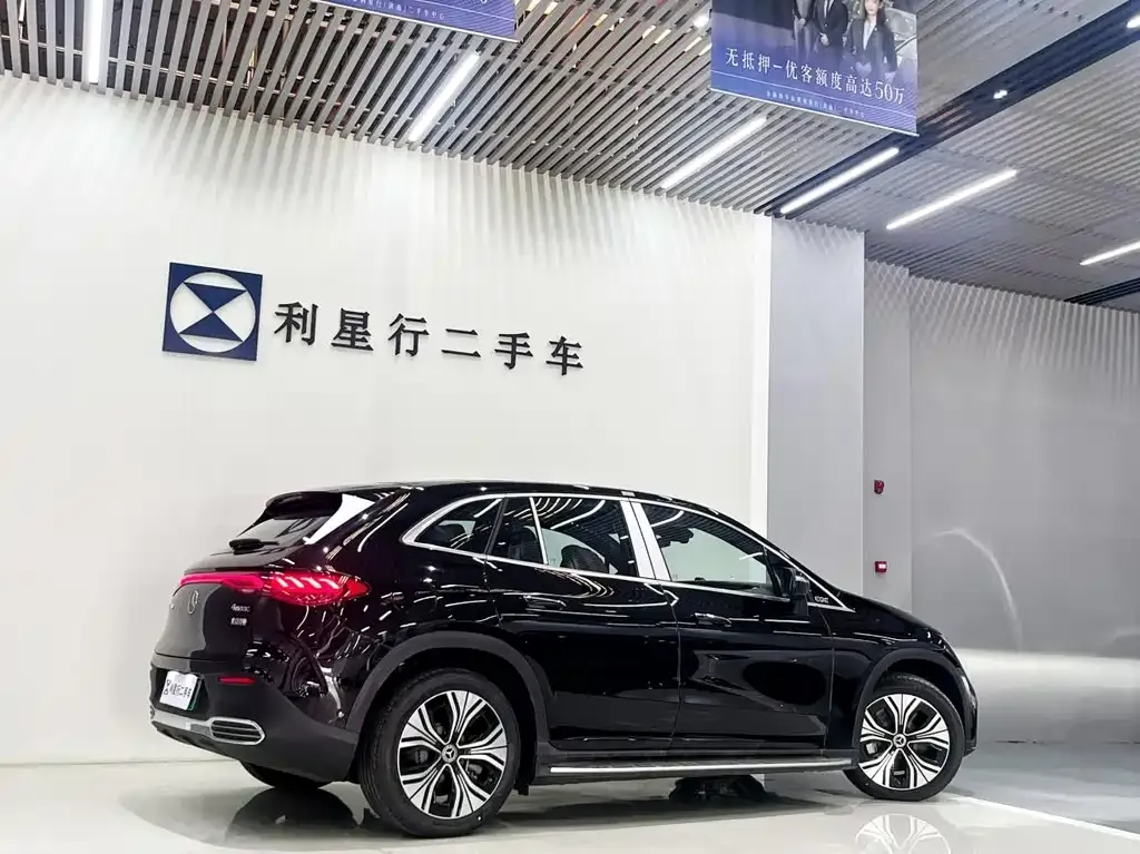 Mercedes-Benz EQE SUV — фото 7