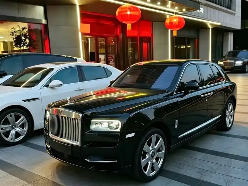 Rolls-Royce Cullinan — фото 1