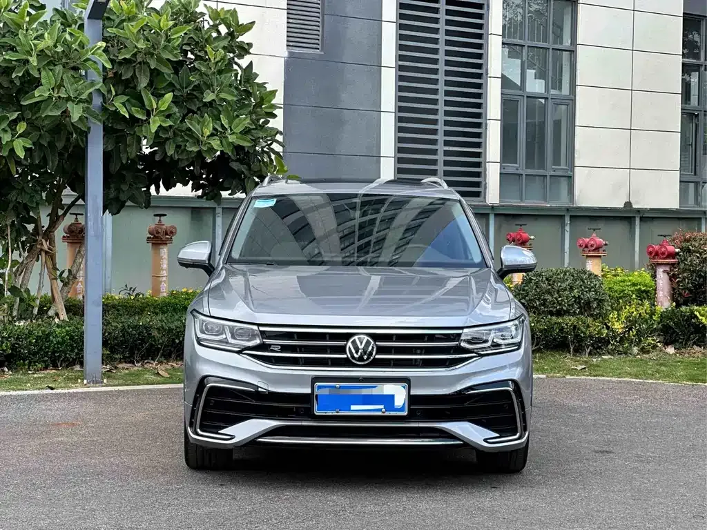 Volkswagen Tiguan L — фото 8
