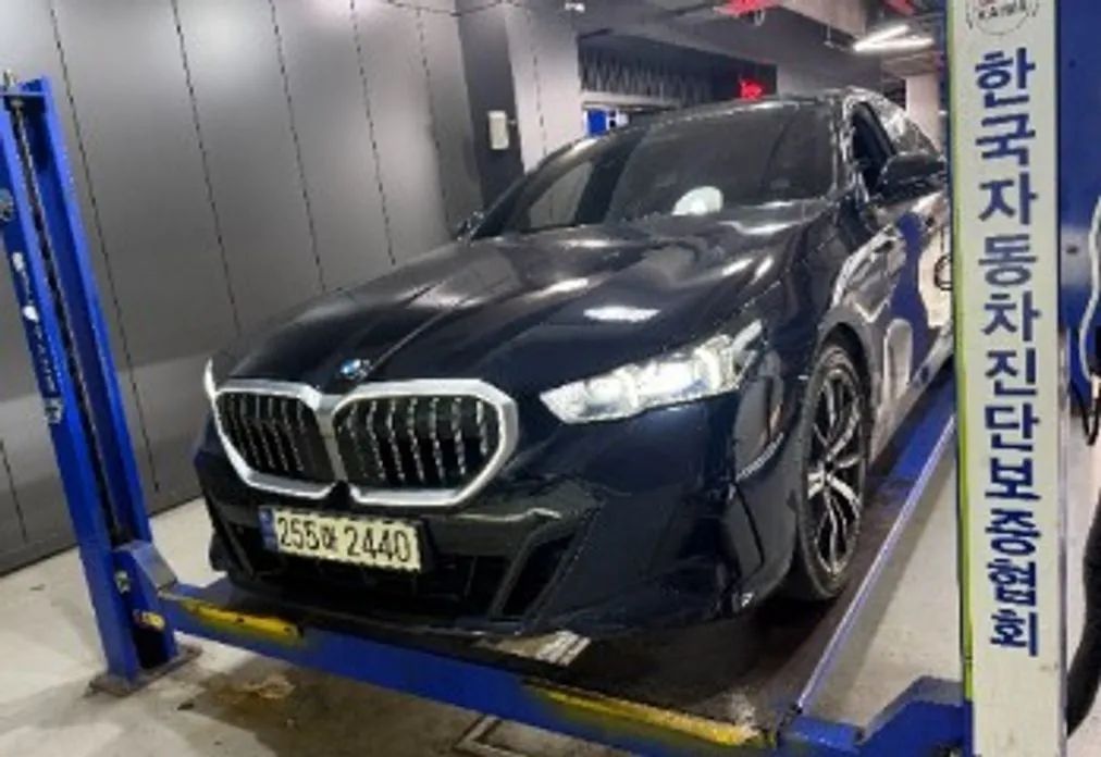 BMW 5-Series — фото 1
