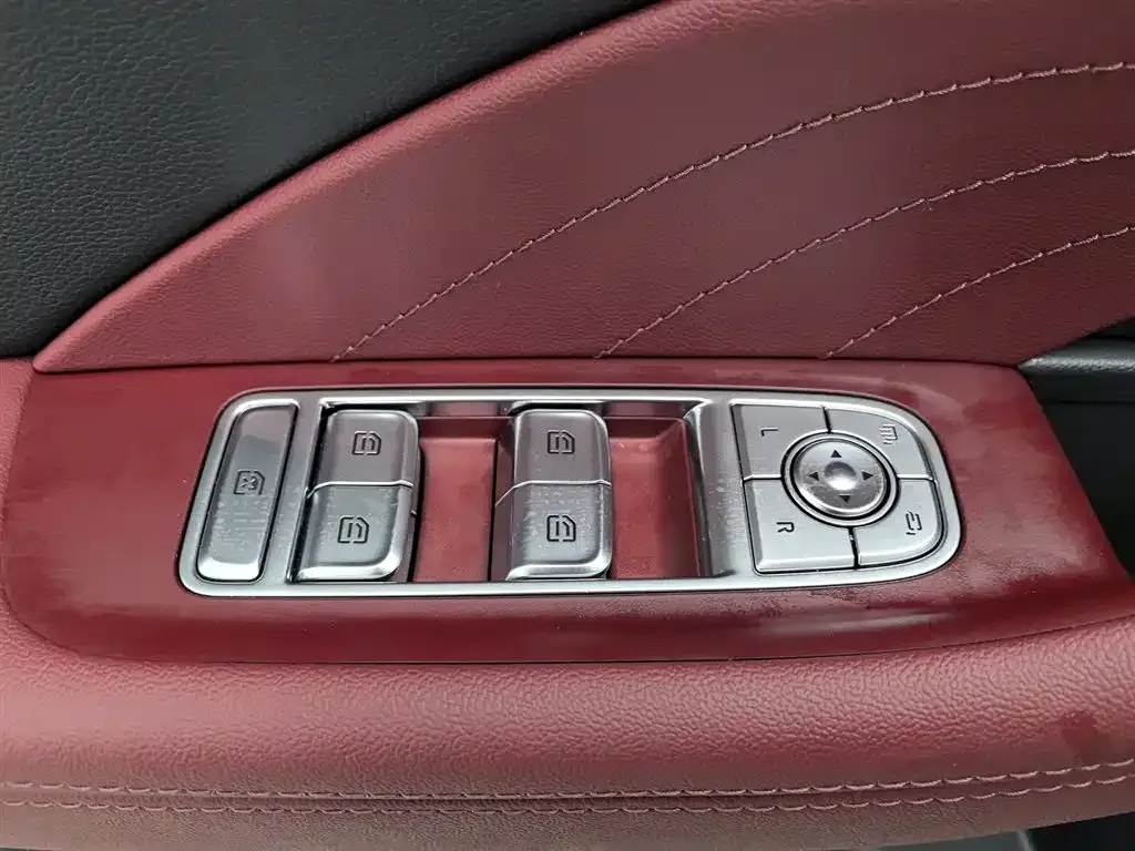 Hongqi H5 — фото 10