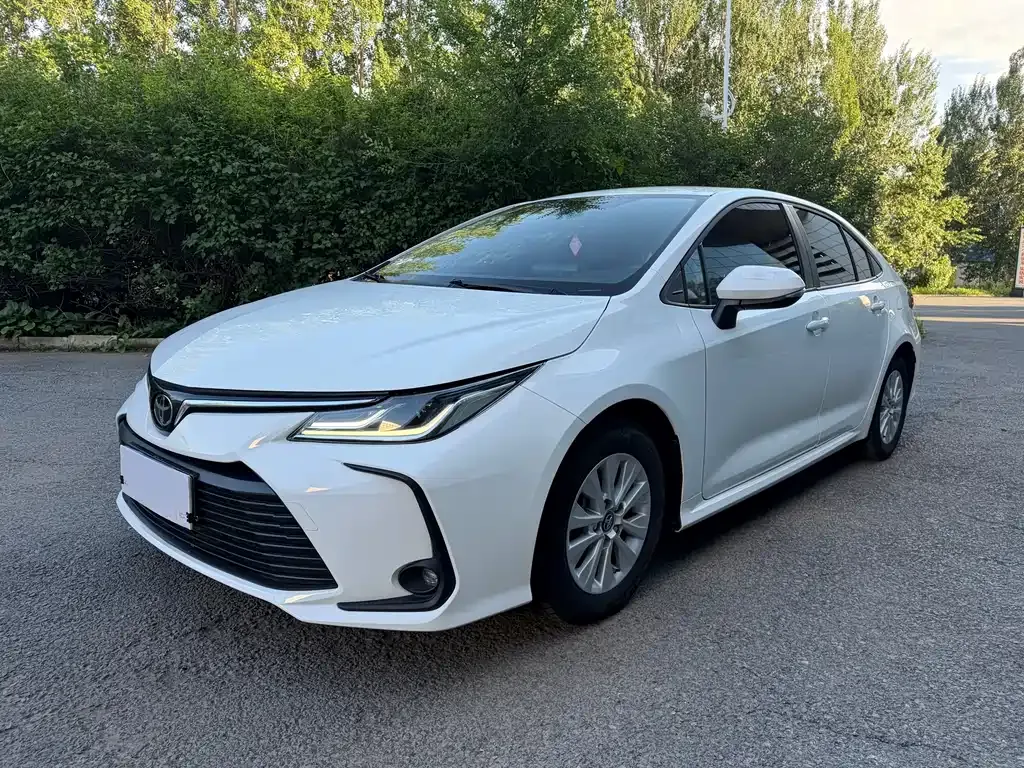 Toyota Corolla — фото 1