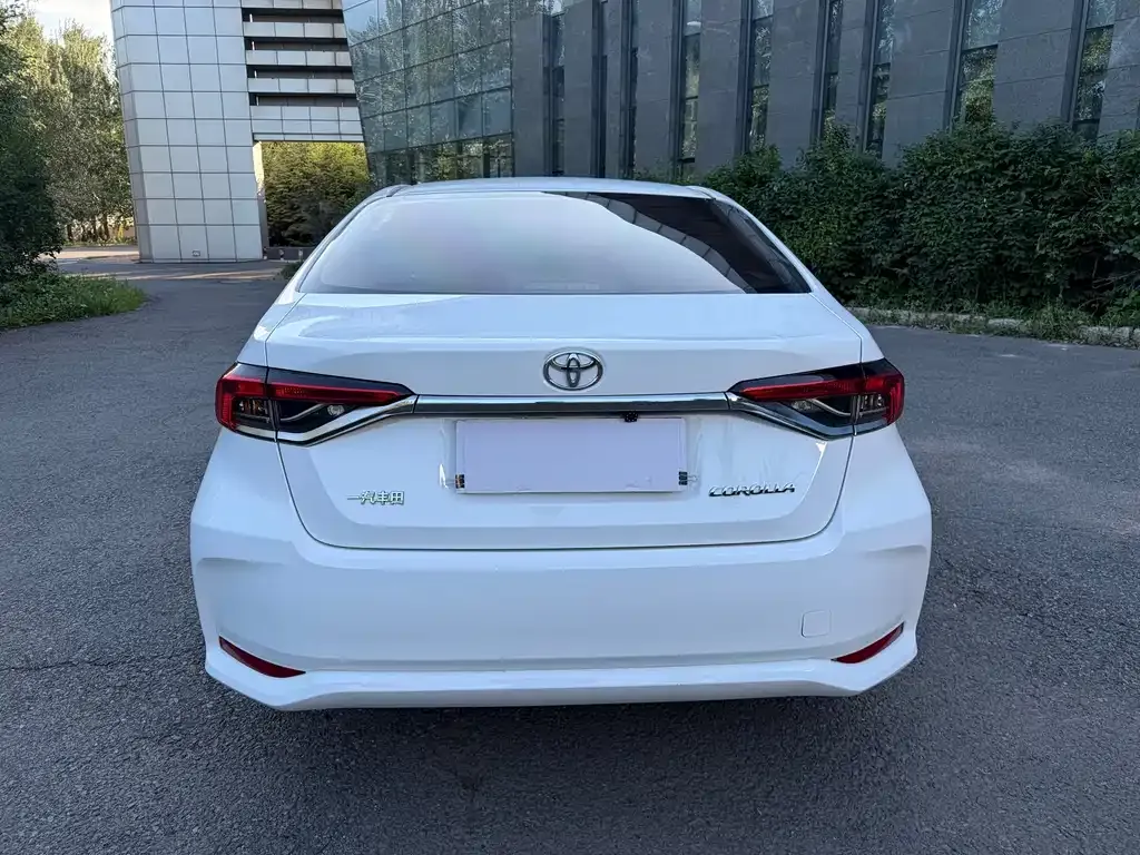 Toyota Corolla — фото 7