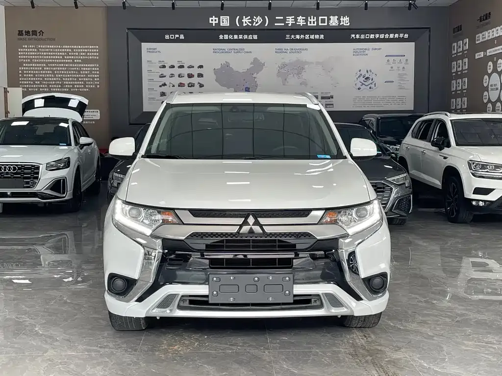 Mitsubishi Outlander — фото 4