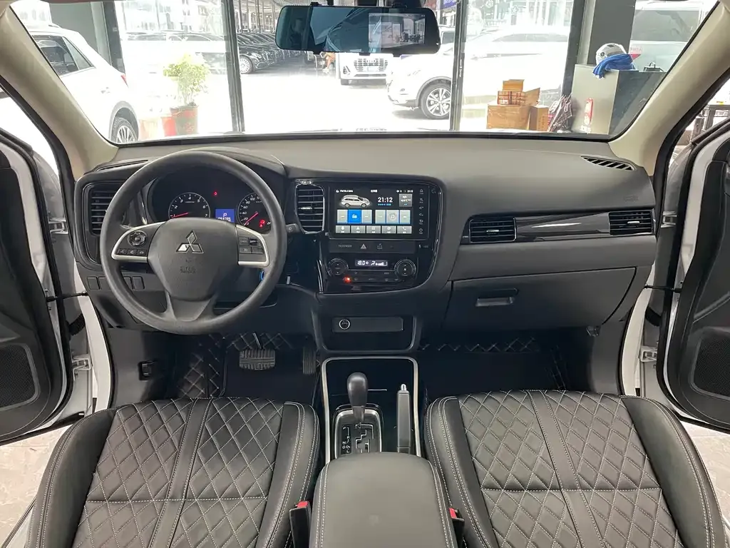Mitsubishi Outlander — фото 10