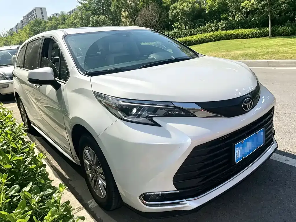 Toyota Sienna — фото 3