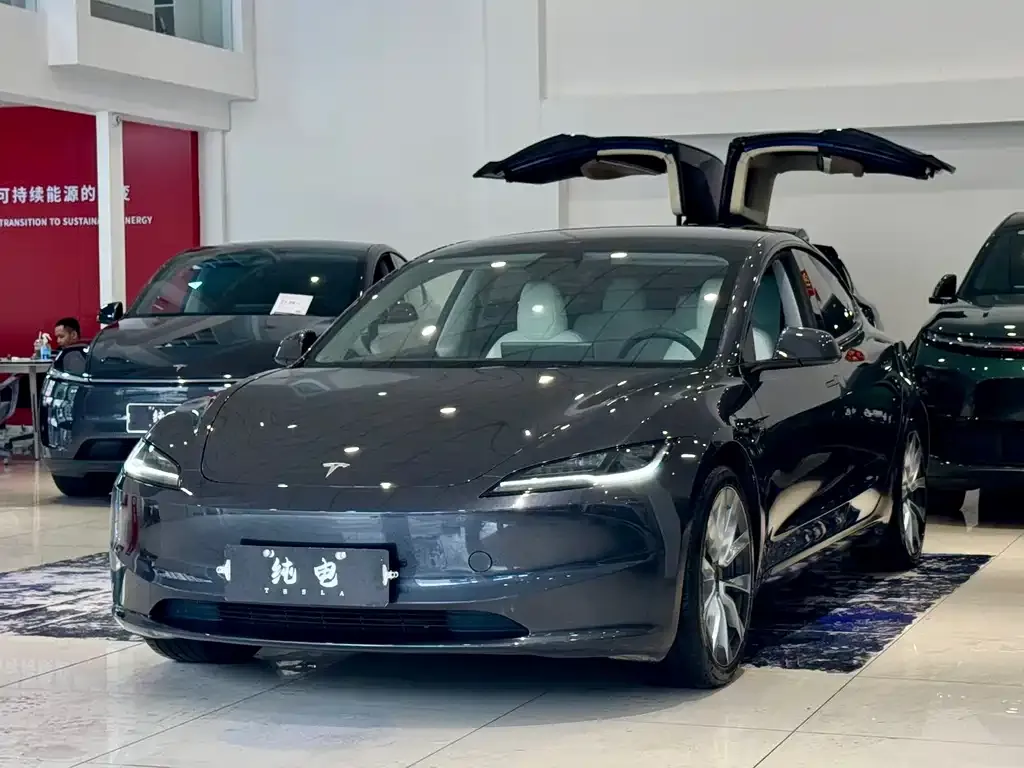 Tesla Model 3 — фото 1
