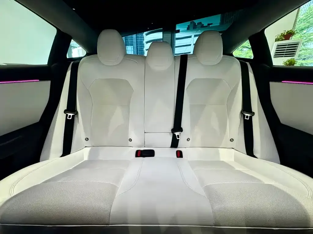 Tesla Model 3 — фото 10