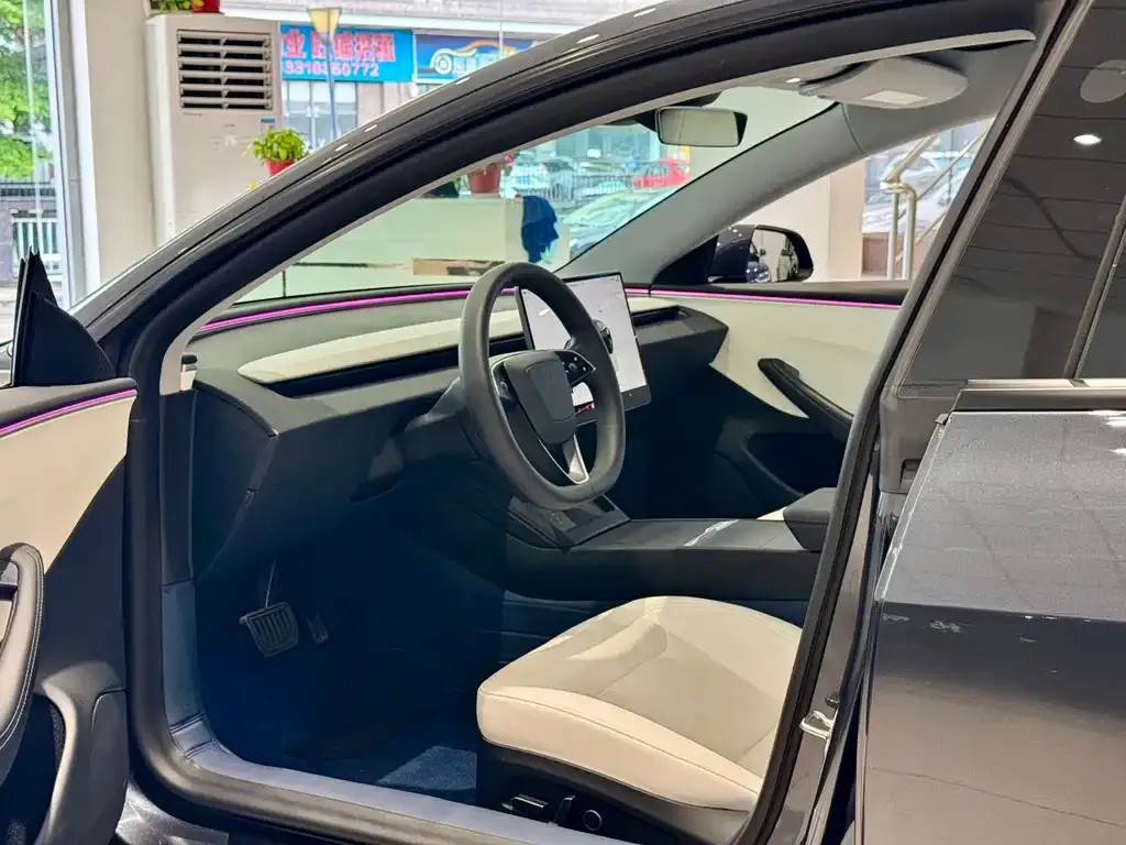 Tesla Model 3 — фото 7