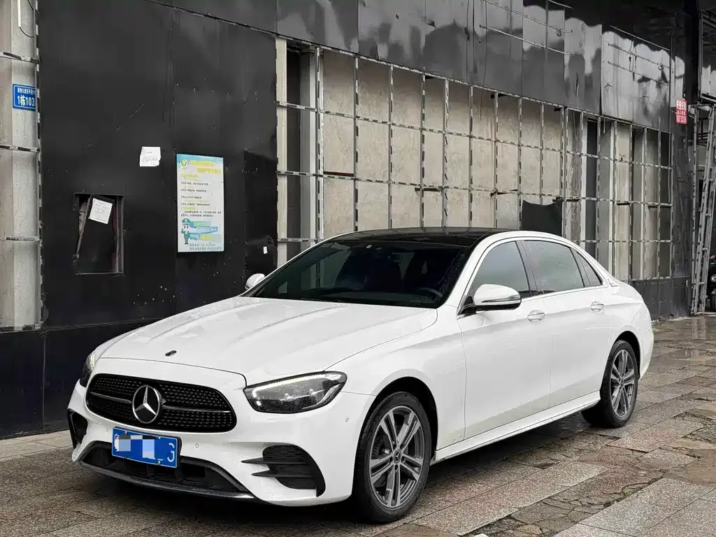 Mercedes-Benz E-Class — фото 1