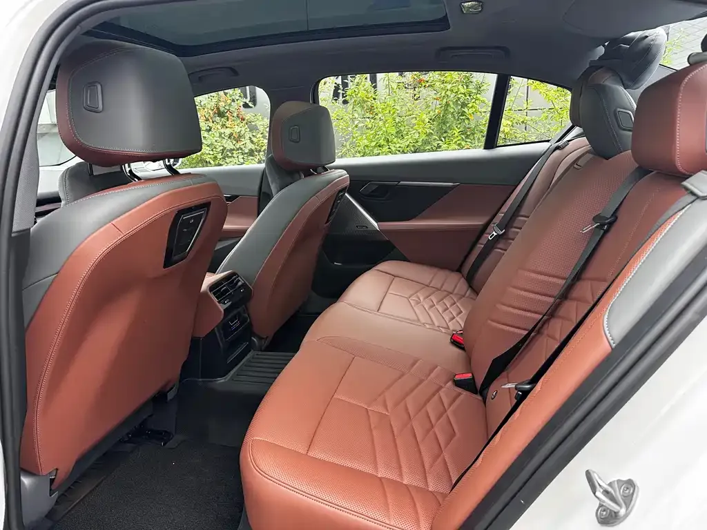 BMW i5 2025 из CN, фото 8
