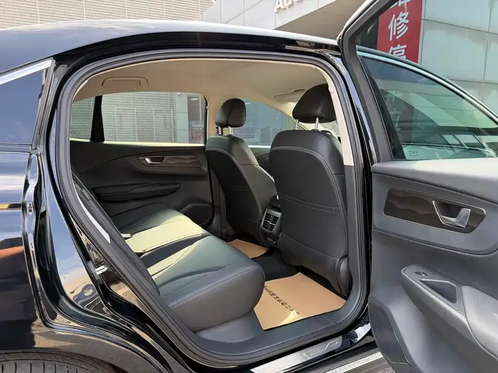 Hongqi E-QM5 2024 из CN, фото 5