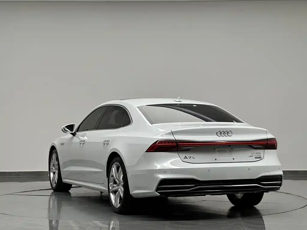 Audi A7L — фото 8