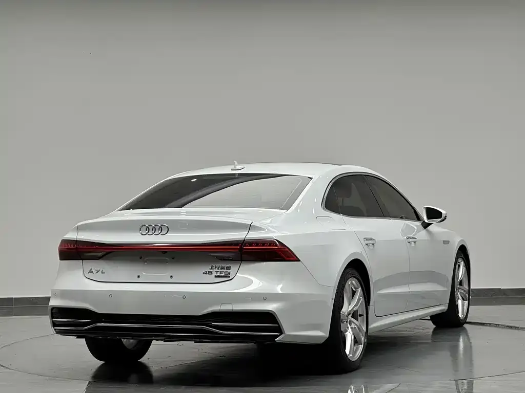 Audi A7L — фото 6