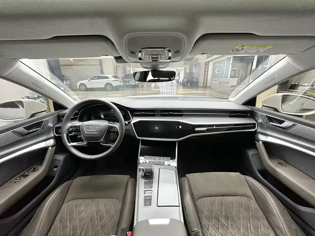 Audi A7L — фото 9