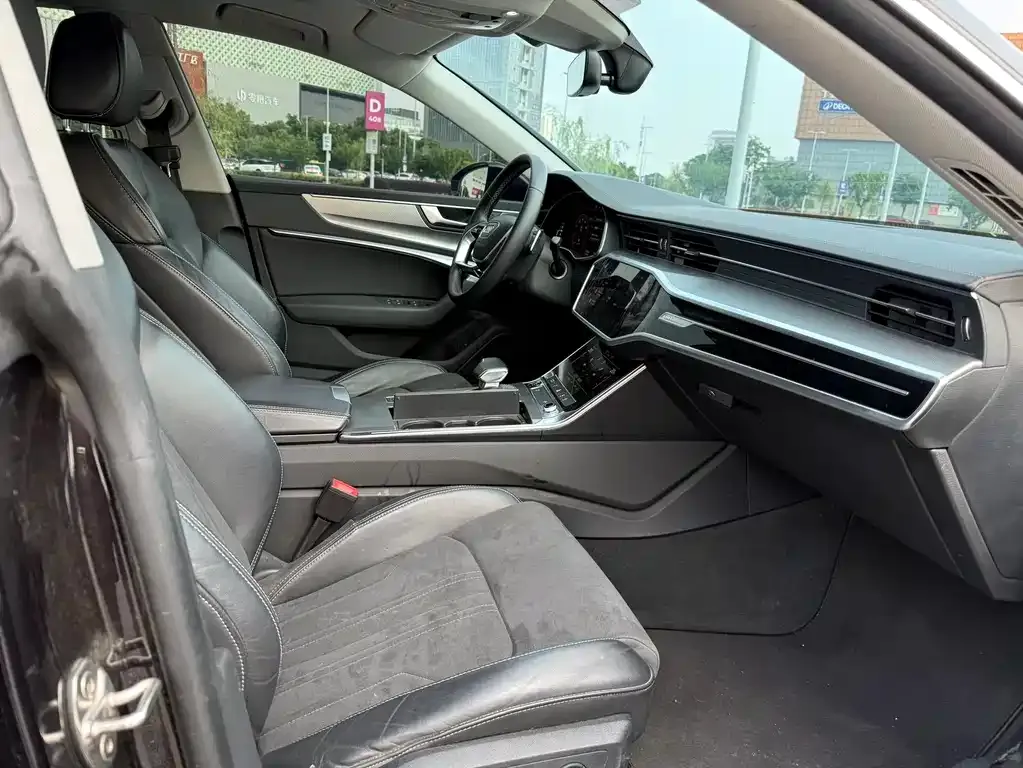Audi A7L 2024 из CN, фото 3