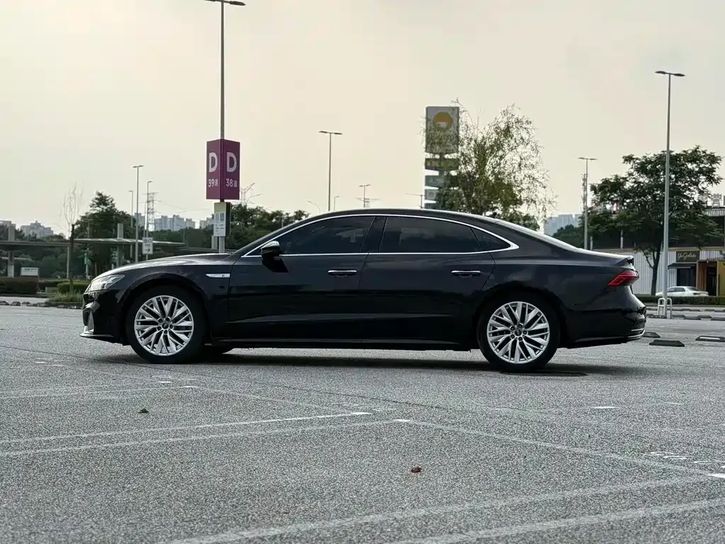Audi A7L 2024 из CN, фото 6