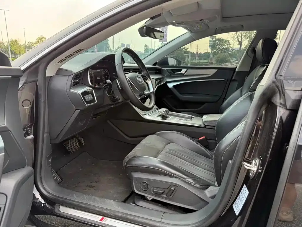 Audi A7L 2024 из CN, фото 8