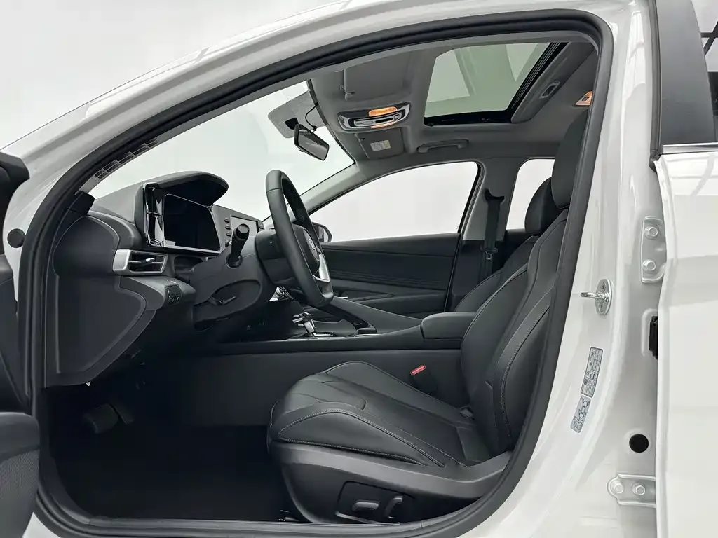 Hyundai Elantra — фото 6