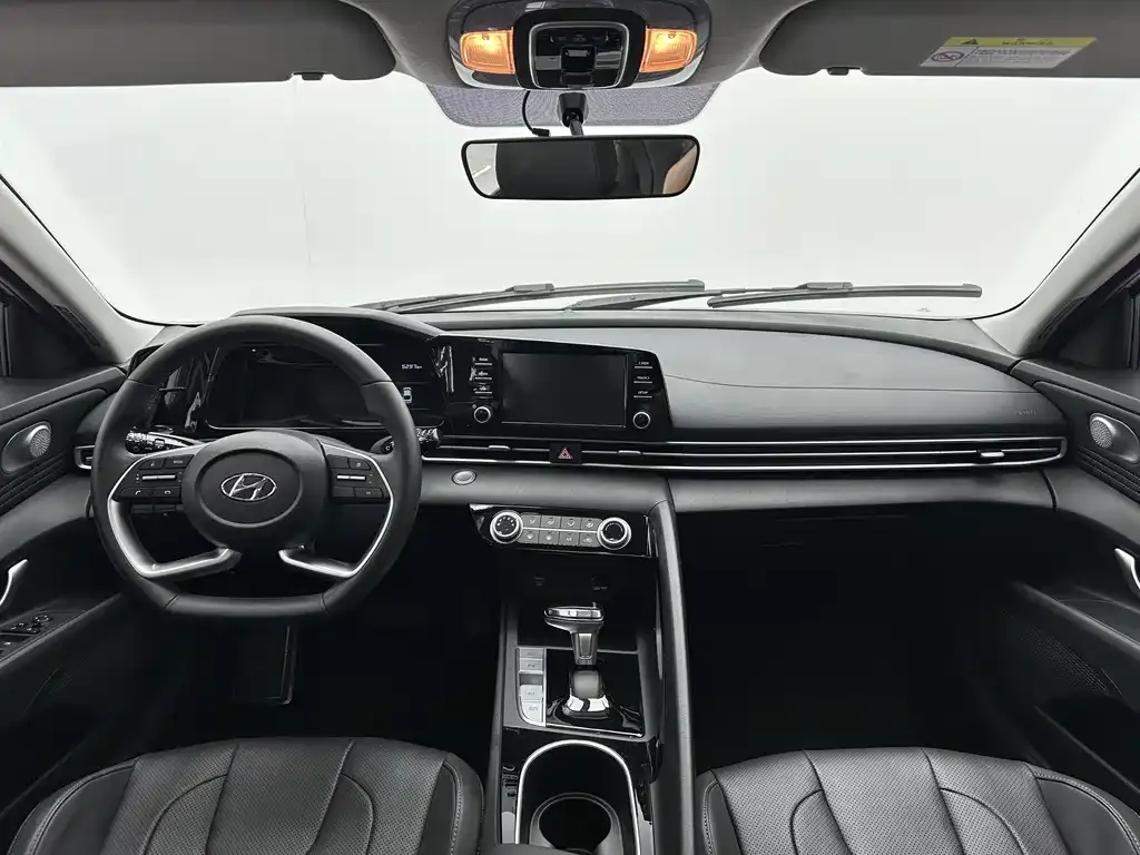 Hyundai Elantra — фото 8