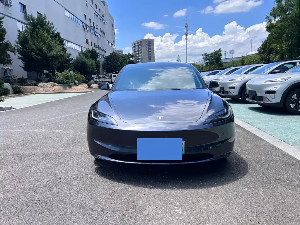 Tesla Model 3 — фото 9