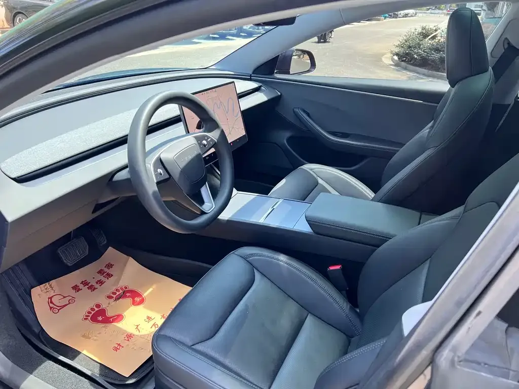 Tesla Model 3 — фото 3