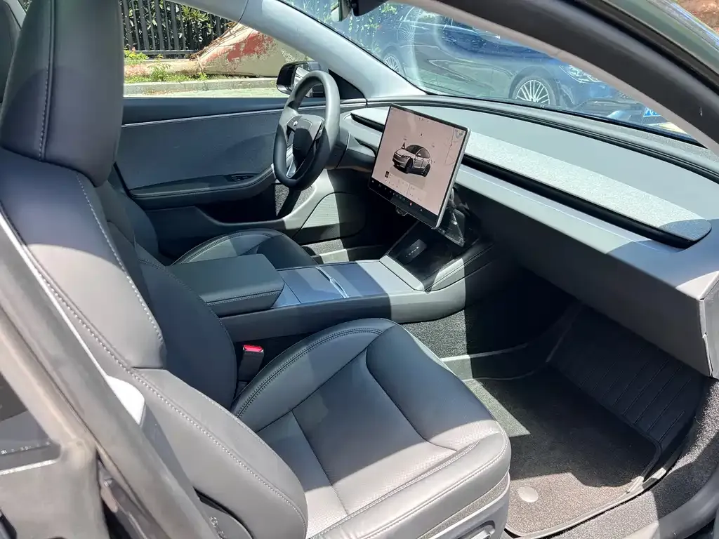 Tesla Model 3 — фото 10
