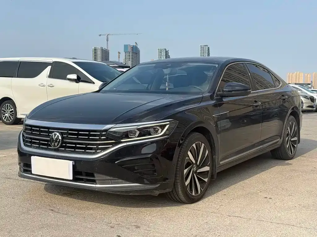 Volkswagen Passat — фото 1