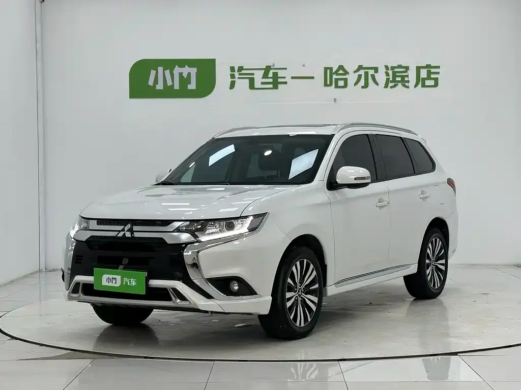 Mitsubishi Outlander — фото 1