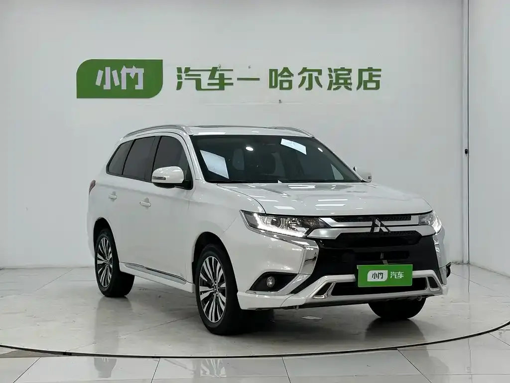 Mitsubishi Outlander — фото 5