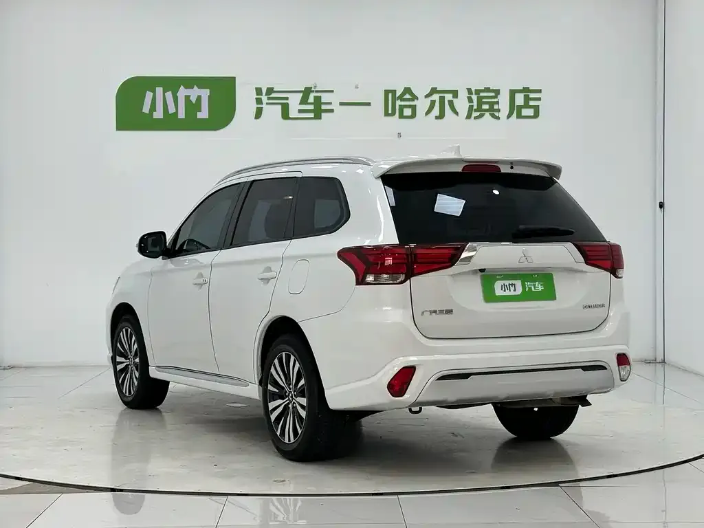 Mitsubishi Outlander — фото 9